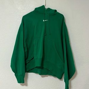green nike hoodie, oversized and cropped